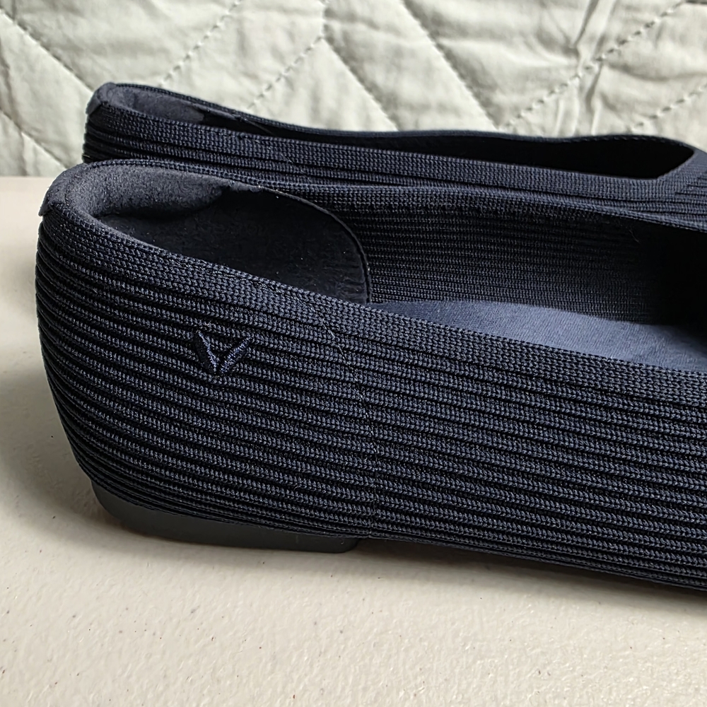 Vivaia Margot 2.0 Square Toe V-Cut Women's
Size 9.5
Ballet Flats Blue - Picture 3 of 8
